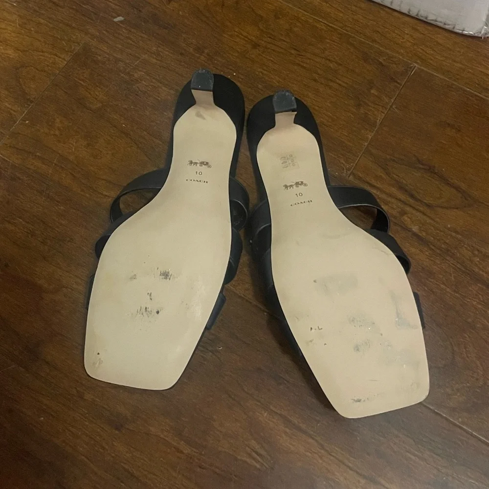 Try on Coach Women's Tillie Sandal size 10 - Picture 5 of 6